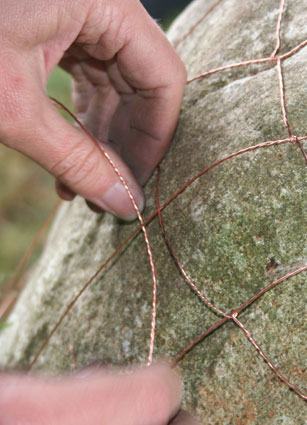 Weaving over the stone